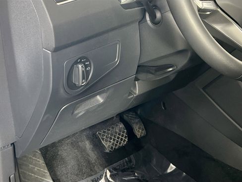 Used 2022 Volkswagen Tiguan SE image 10