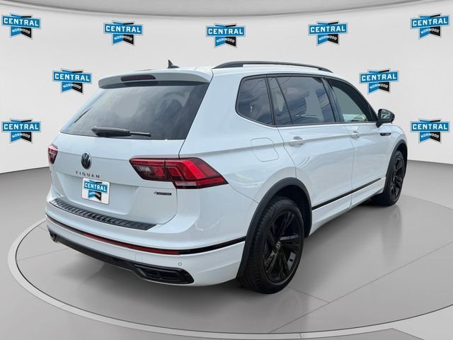 Used 2024 Volkswagen Tiguan SE R-Line AWD/4WD image 5