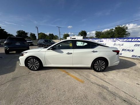 Used 2025 Nissan Altima 2.5 SV FWD image 18