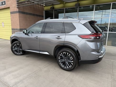 Used 2025 Nissan Rogue Platinum w/ Platinum Premium Package FWD image 5