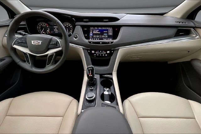 Used 2021 Cadillac XT5 Premium Luxury FWD image 9