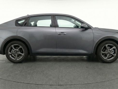 Used 2025 Kia K4 LXS image 11