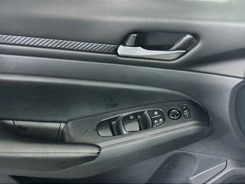 Used 2024 Nissan Altima 2.5 SV image 13