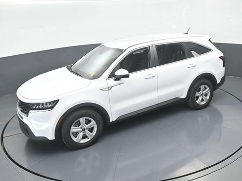Used 2023 Kia Sorento LX image 43