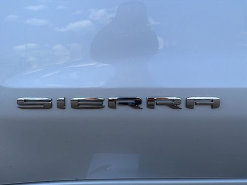Used 2019 GMC Sierra 1500 SLT w/ SLT Premium Plus Package AWD/4WD image 17