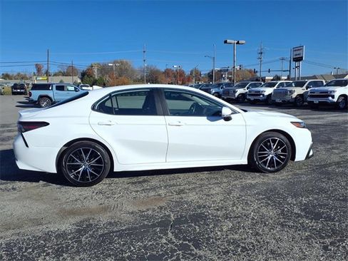 Used 2023 Toyota Camry SE image 9