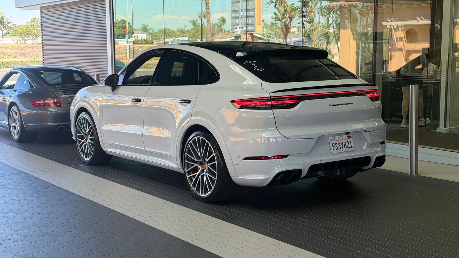 Certified 2022 Porsche Cayenne Turbo AWD/4WD image 10