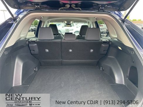 Used 2025 Toyota RAV4 XLE AWD/4WD image 12