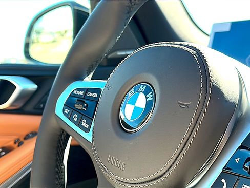New 2026 BMW X5 xDrive40i w/ M Sport Package AWD/4WD image 21