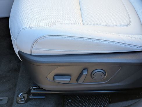 New 2025 Hyundai Tucson Limited image 18