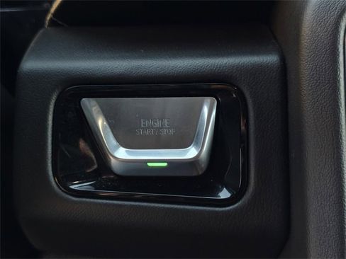 Used 2025 GMC Yukon Denali image 16