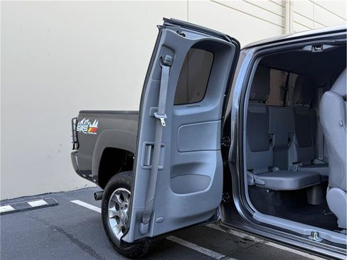 Used 2015 Toyota Tacoma PreRunner w/ TRD Sport Package RWD image 14