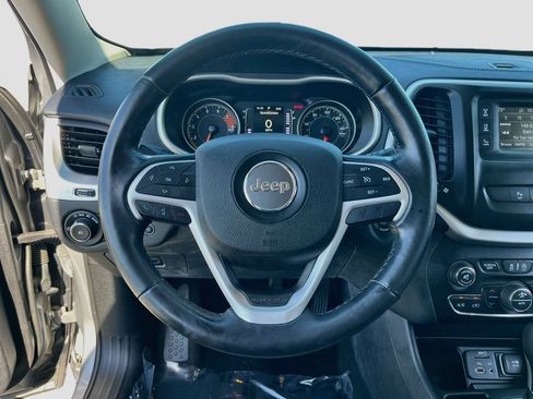 Used 2016 Jeep Cherokee Latitude w/ Comfort/Convenience Group FWD image 11
