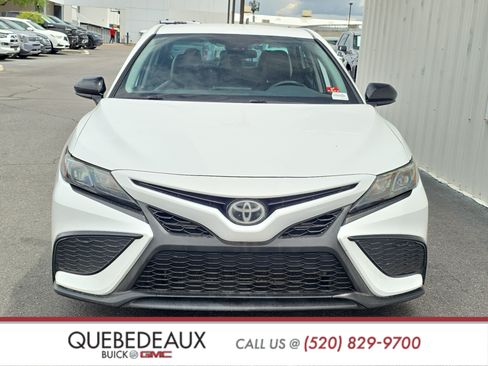 Used 2021 Toyota Camry SE w/ Carpet Mat Package (TMS) FWD image 2