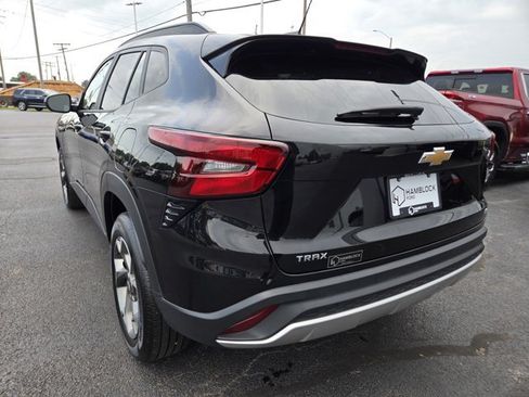 Used 2025 Chevrolet Trax LT w/ LT Convenience Package FWD image 35