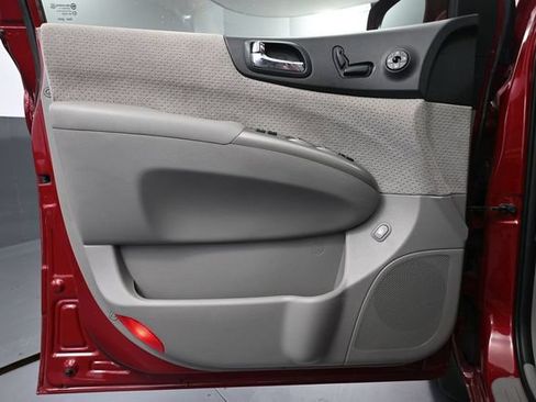 Used 2008 Hyundai Entourage GLS FWD image 16
