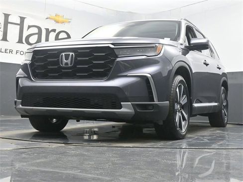 Used 2025 Honda Pilot Touring image 4