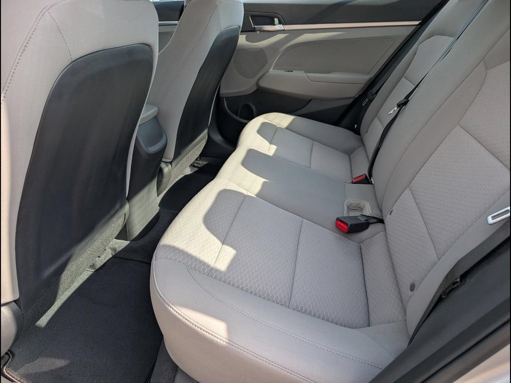 Used 2020 Hyundai Elantra SE FWD image 13
