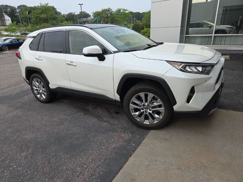Used 2019 Toyota RAV4 Limited w/ Advanced Technology Package AWD/4WD image 25