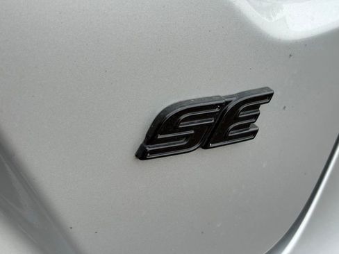 Used 2021 Toyota Corolla SE w/ Carpet Mat Package (TMS) image 6