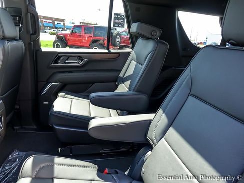 New 2026 GMC Yukon Denali w/ Sun & Power Step Package AWD/4WD image 15