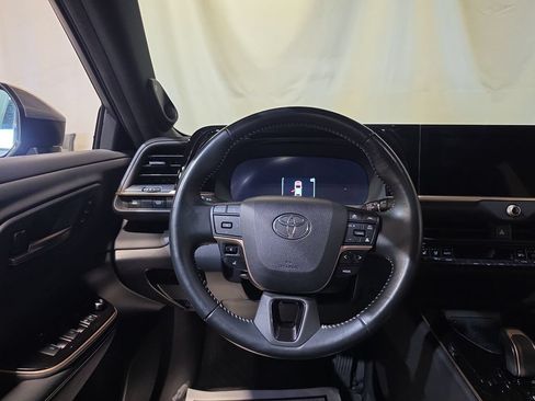 Used 2024 Toyota Crown AWD/4WD image 11