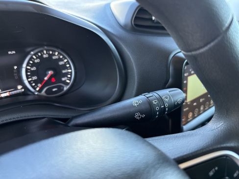 Used 2023 Jeep Renegade Latitude image 23