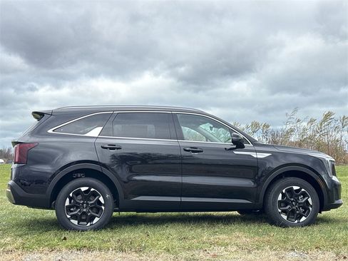 New 2025 Kia Sorento S image 9