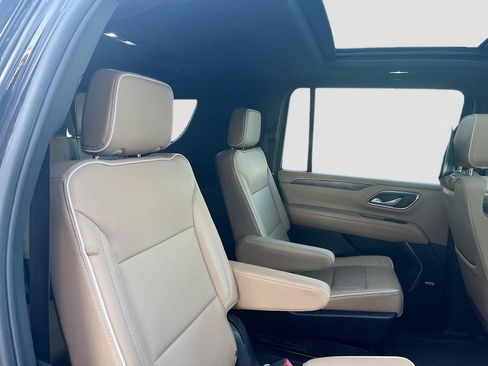 Used 2024 Chevrolet Suburban Premier w/ Advanced Technology Package AWD/4WD image 31