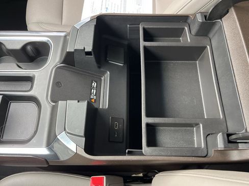 Used 2022 GMC Sierra 1500 SLT w/ SLT Convenience Package image 31