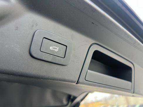 Certified 2025 Land Rover Range Rover Velar S image 39