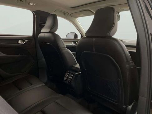 Used 2025 Volvo XC40 B5 Plus image 67