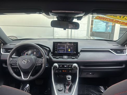 Used 2022 Toyota RAV4 SE w/ Weather & Moonroof Package image 26