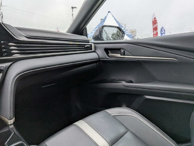 Used 2025 Toyota Camry SE FWD image 16