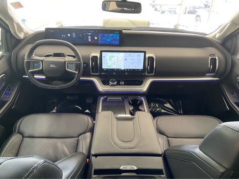 Used 2025 Ford Expedition Platinum AWD/4WD image 25