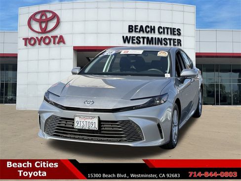 Certified 2025 Toyota Camry LE image 5