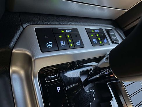 Used 2020 Toyota Land Cruiser Heritage Edition image 42