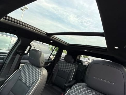Used 2025 GMC Acadia Denali w/ Super Cruise Package FWD image 29