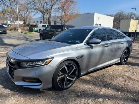 Used 2018 Honda Accord Sport image 2