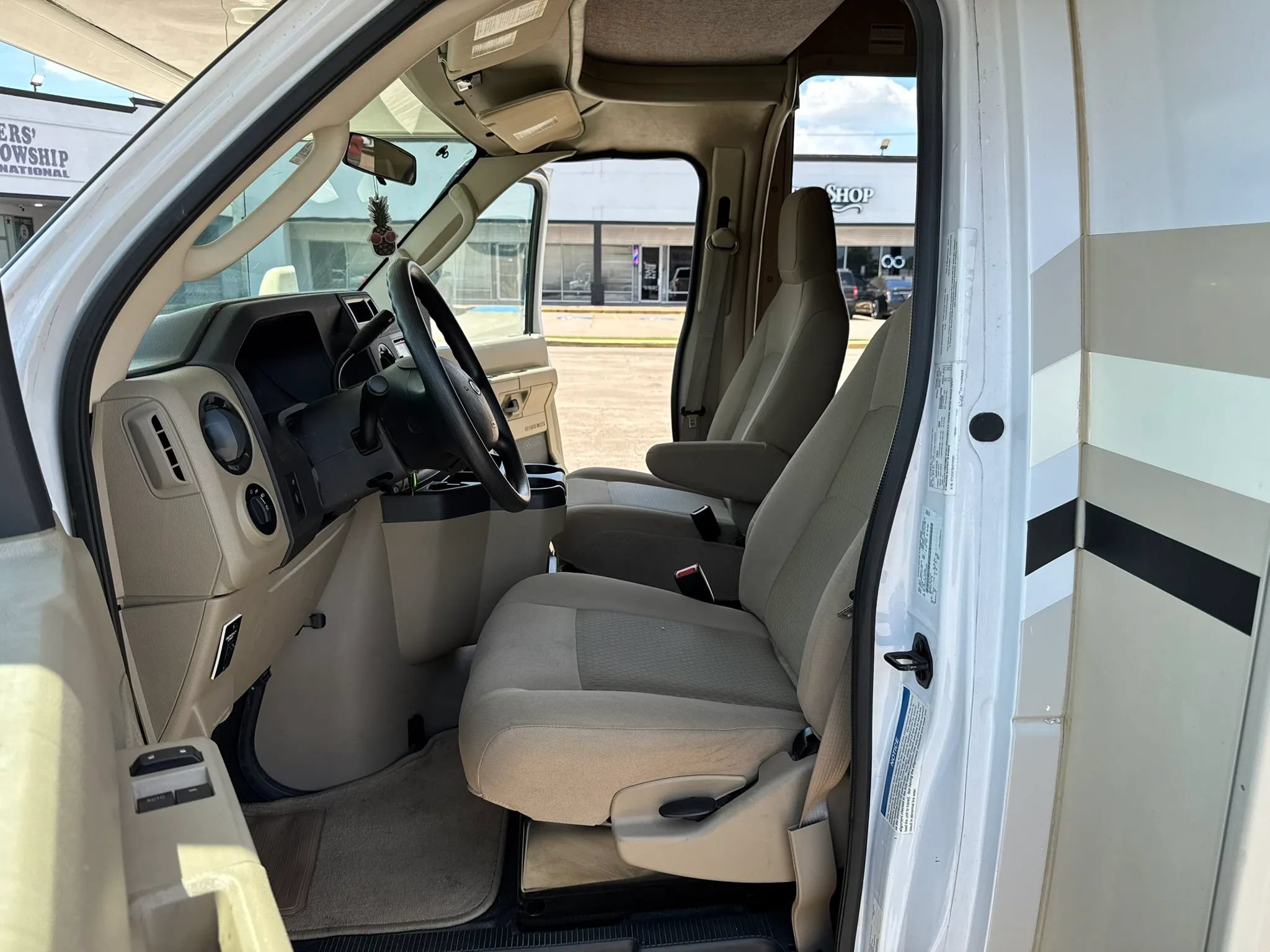 Used 2017 Ford E-450 and Econoline 450 Super Duty w/ Motorhome Prep Package RWD image 28
