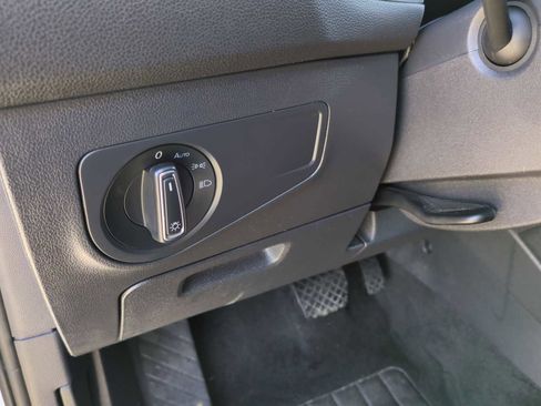 Used 2024 Volkswagen Tiguan SE image 34