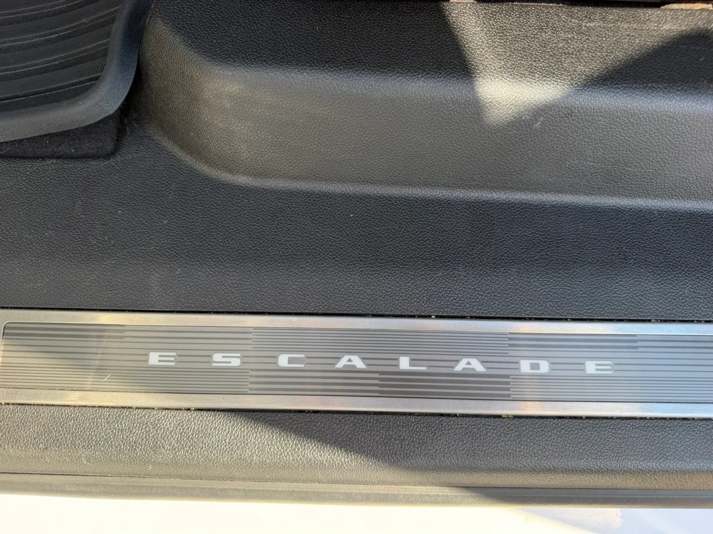 Used 2025 Cadillac Escalade ESV Sport AWD/4WD image 44