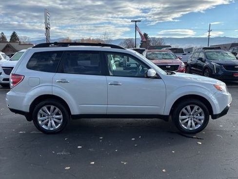 Used 2012 Subaru Forester 2.5X Premium w/ All-Weather Pkg image 6
