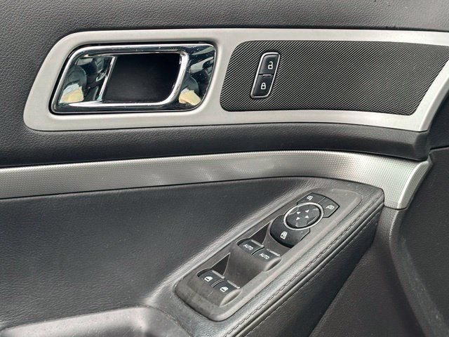 Used 2014 Ford Explorer XLT w/ Equipment Group 202A AWD/4WD image 34