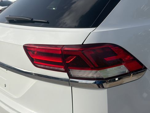 Used 2022 Volkswagen Atlas Cross Sport SE FWD image 27