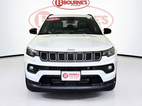 Used 2025 Jeep Compass Latitude w/ Sun & Sound Group AWD/4WD image 5