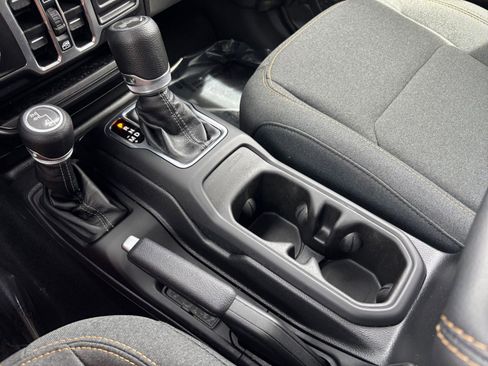 Used 2025 Jeep Wrangler Unlimited Sahara AWD/4WD image 43