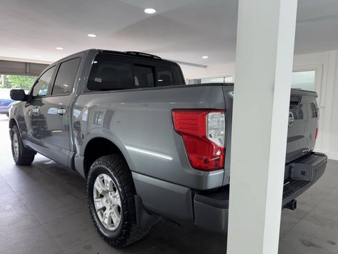 Used 2018 Nissan Titan SV w/ SV Convenience Package AWD/4WD image 5