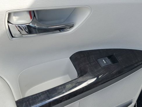 Used 2014 Toyota Venza LE image 45