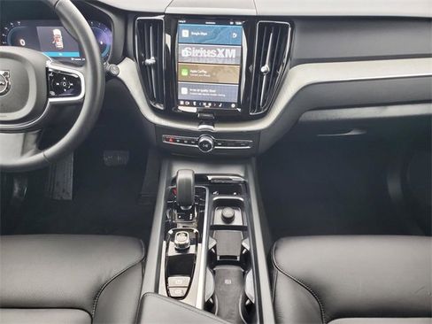 Used 2025 Volvo XC60 B5 Plus image 32